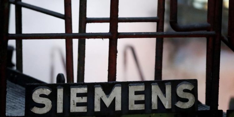 Iraq signs agreement with Germany’s Siemens to rebuild power sector