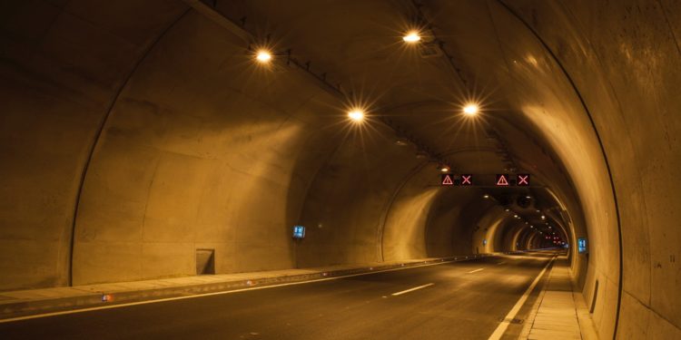 Iraq to build a tunnel for vehicles under a waterway in Basra